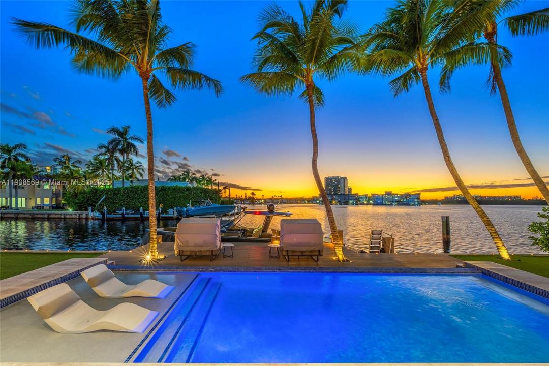 16470 NE 30th Ave, North Miami Beach, Floride 33160, États-Unis