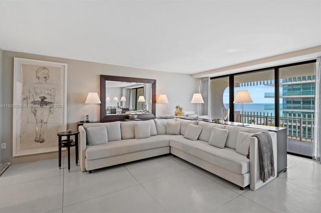 10205 Collins Ave 1007, Bal Harbour, Floride 33154, États-Unis