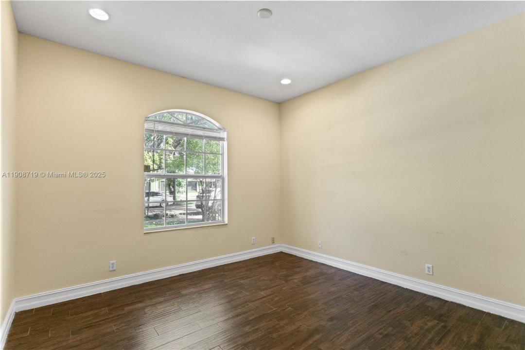 2588 NW 5th St, Pompano Beach, Floride 33069, États-Unis