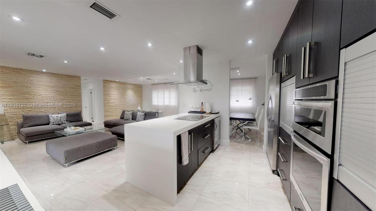 10805 SW 156th Ter 1, Miami, Floryda 33157, USA