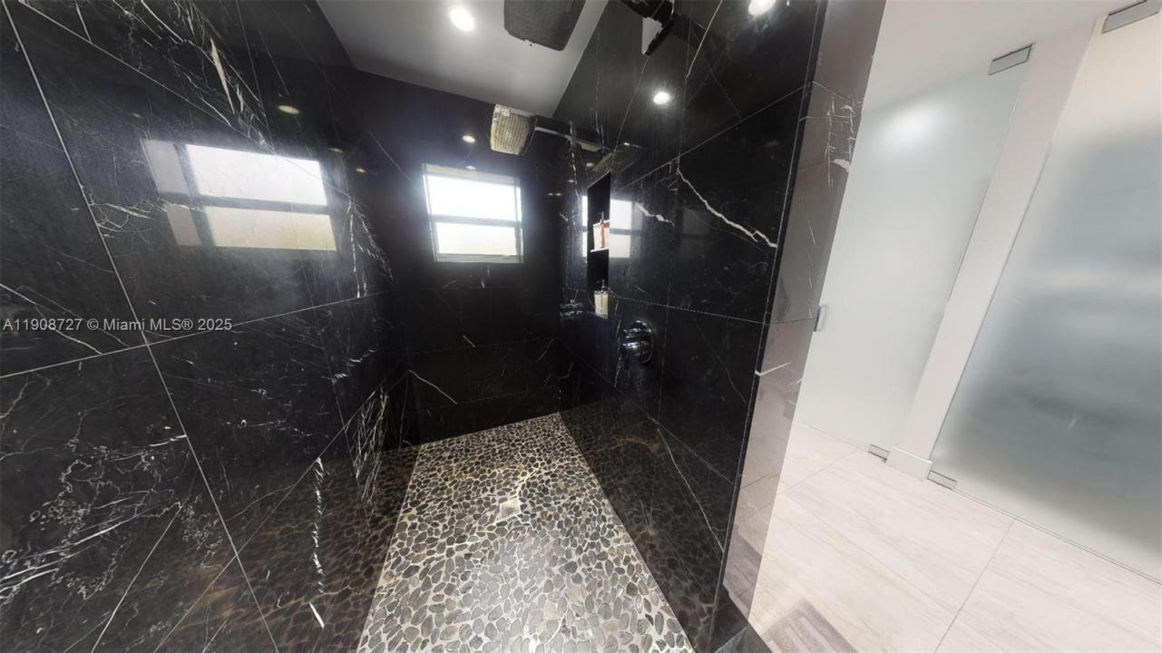 10805 SW 156th Ter 1, Miami, Floryda 33157, USA