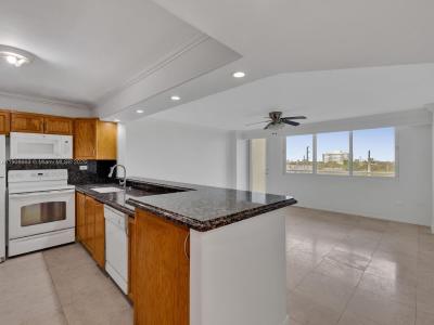 7135 Collins Ave 523, Miami Beach, Florida 33141, USA