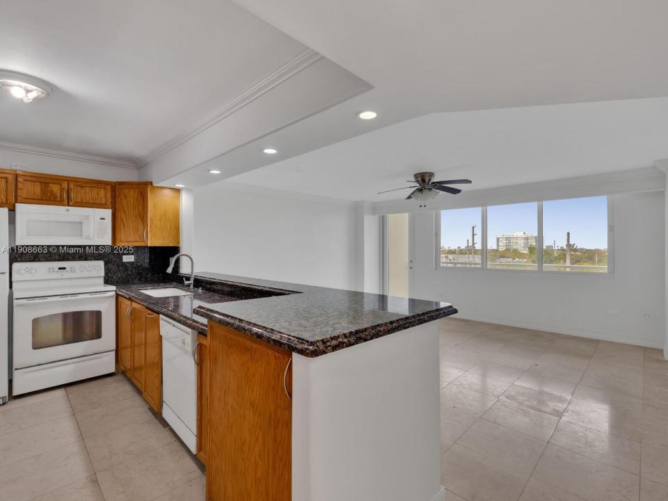 7135 Collins Ave 523, Miami Beach, Florida 33141, HOA KỲ