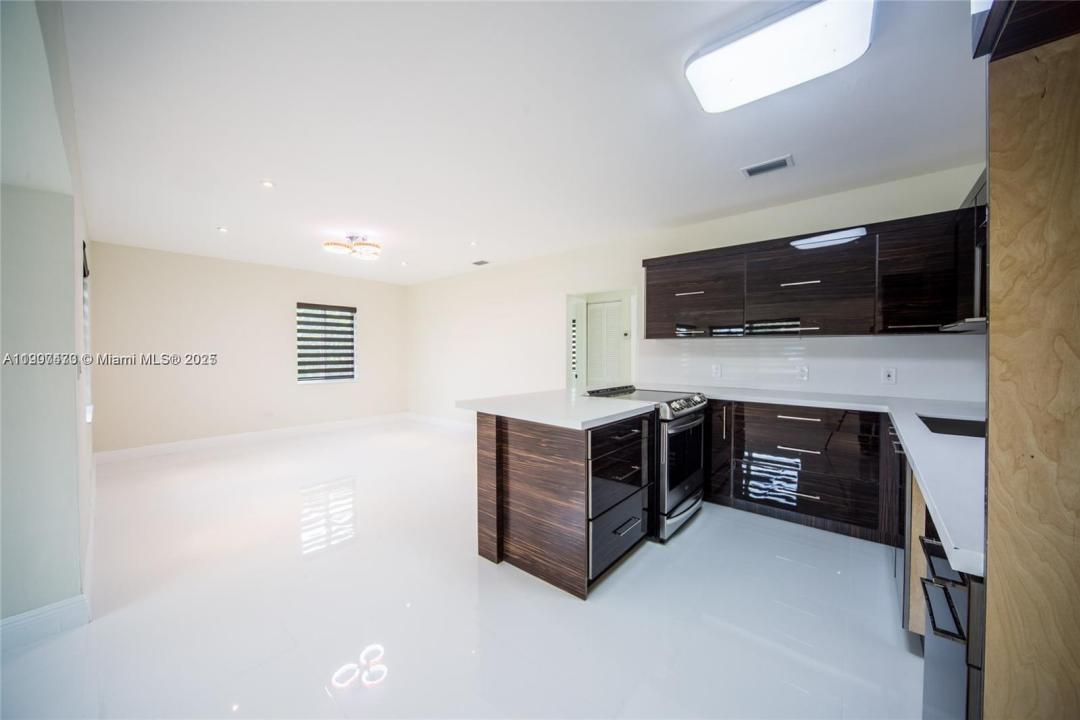 1748 NE 180th St, North Miami Beach, Floride 33162, États-Unis