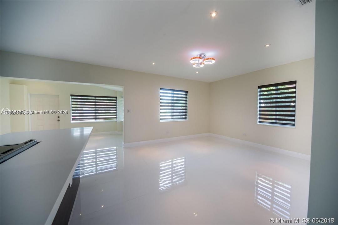 1748 NE 180th St, North Miami Beach, Floride 33162, États-Unis