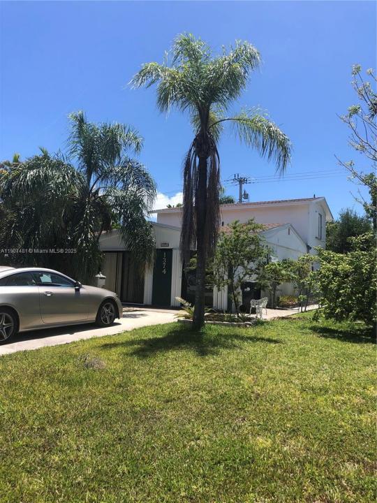 1374 NE 176 st 3, North Miami Beach, Floride 33162, États-Unis