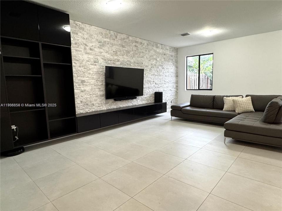 13627 SW 157th Ct, Miami, Florida 33196