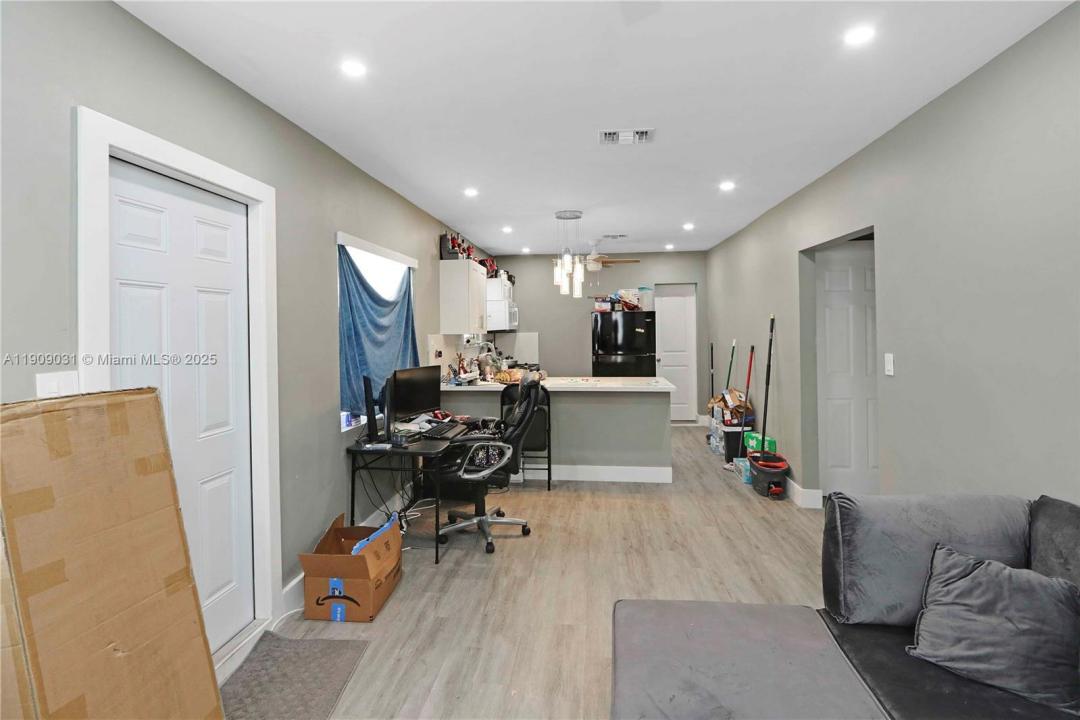 3705 NW 35th Ave 2, Miami, Флорида 33142, Соединенные Штаты