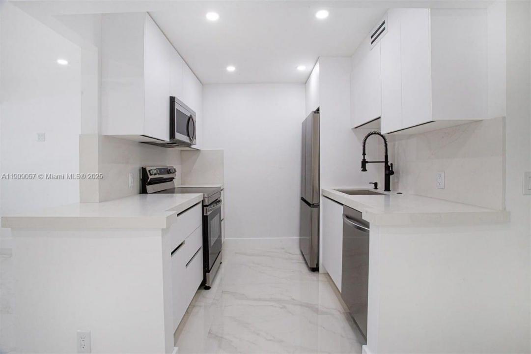 13250 SW 7th Ct 204L, Pembroke Pines, Flórida 33027, Estados Unidos