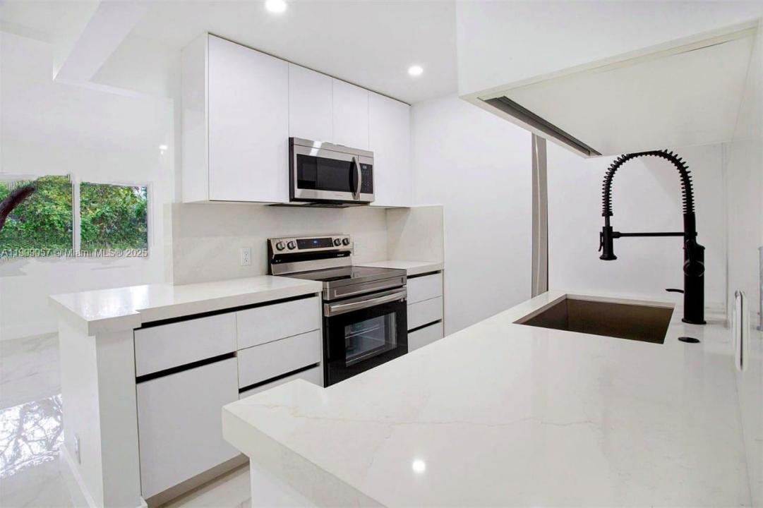 13250 SW 7th Ct 204L, Pembroke Pines, Flórida 33027, Estados Unidos