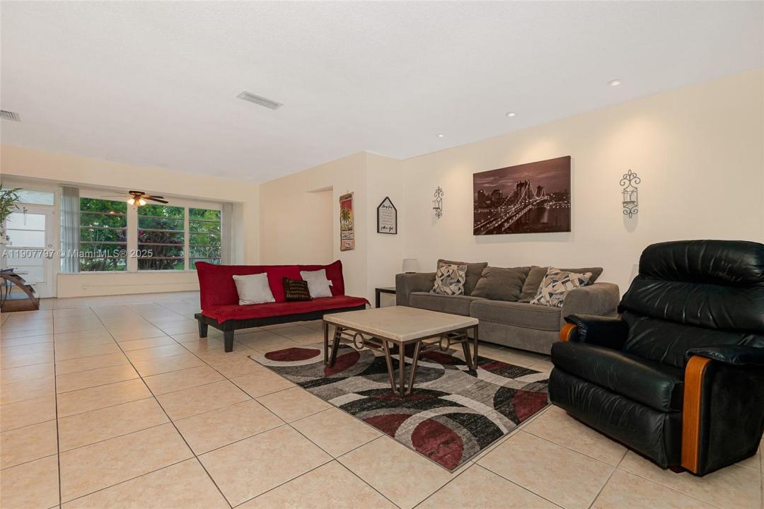 6903 NW 74th Pl, Tamarac, פלורידה 33321, ארצות הברית של אמריקה