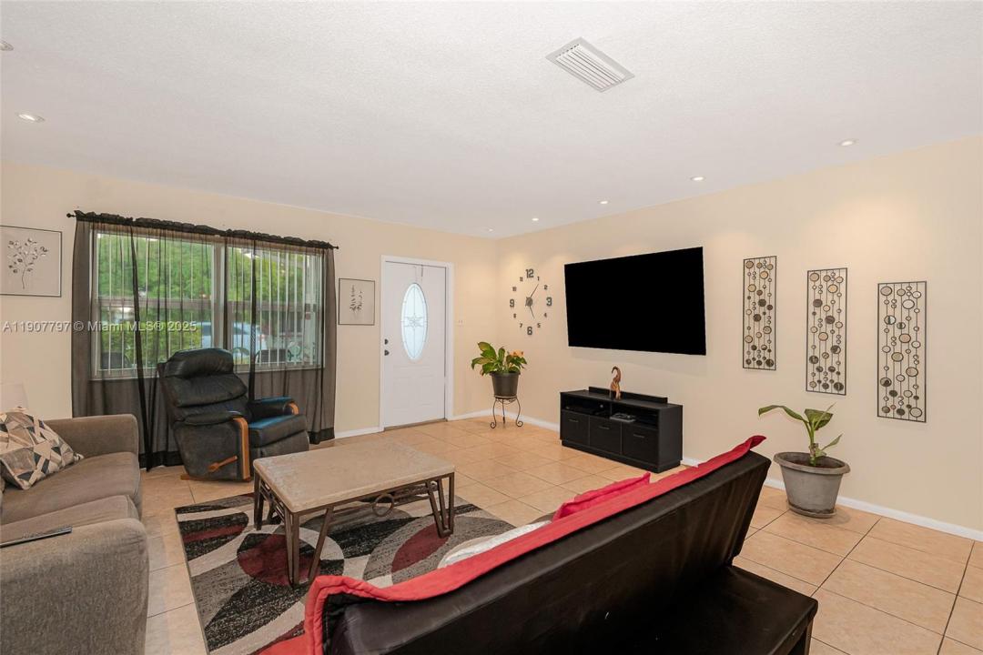 6903 NW 74th Pl, Tamarac, פלורידה 33321, ארצות הברית של אמריקה