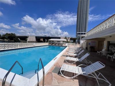 1817 S Ocean Dr 622, Hallandale Beach, Florida 33009, USA