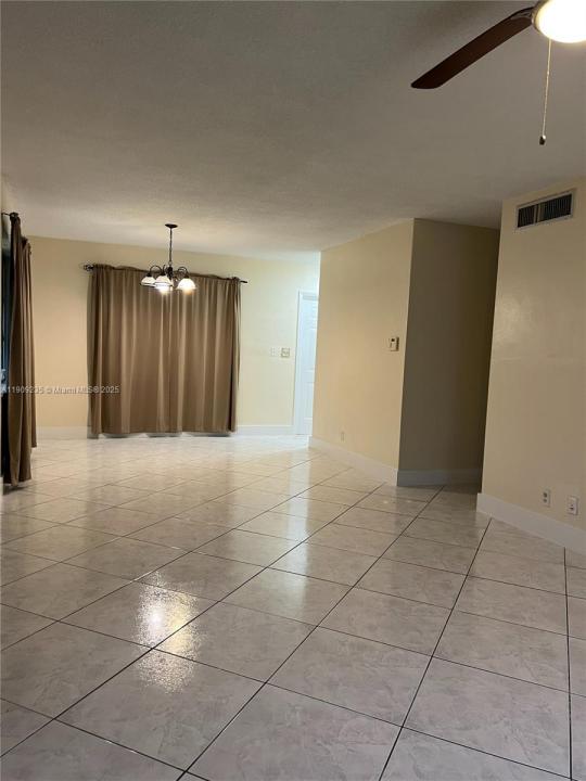1521 NW 43rd Ave 107, Lauderhill, フロリダ 33313, アメリカ合衆国