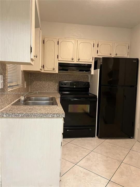 1521 NW 43rd Ave 107, Lauderhill, フロリダ 33313, アメリカ合衆国