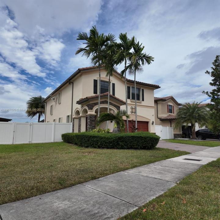 8618 W 33rd Ave 8618, Hialeah, פלורידה 33018, ארצות הברית של אמריקה