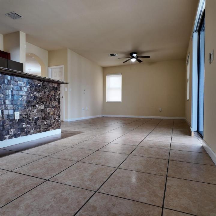 8618 W 33rd Ave 8618, Hialeah, פלורידה 33018, ארצות הברית של אמריקה