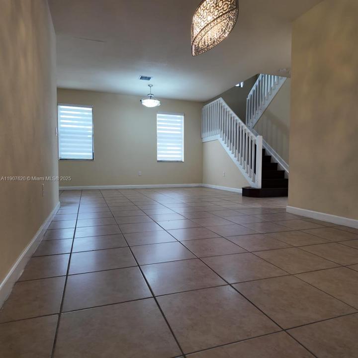 8618 W 33rd Ave 8618, Hialeah, פלורידה 33018, ארצות הברית של אמריקה