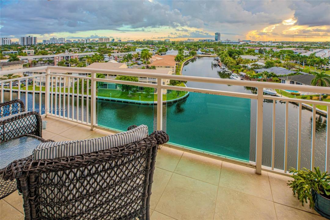 437 Golden Isles Dr 9B-C, Hallandale Beach, Florida 33009, USA