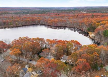 29 Round Lake Drive, Burrillville, Rhode Island 02859, États-Unis
