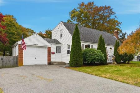 63 Massasoit Drive, Warwick, RI 02888, USA