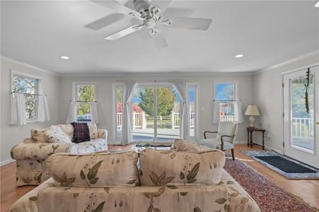 4 Read Avenue, Warren, ロードアイランド 02885, アメリカ合衆国