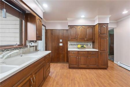 446 Budlong Road, Cranston, Rhode Island 02920, USA