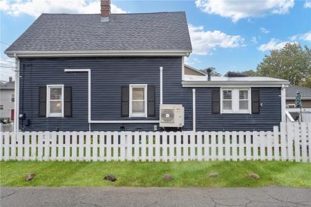 17 Oak Avenue, East Providence, Rhode Island 02915, USA