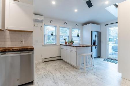 17 Oak Avenue, East Providence, Rhode Island 02915, USA