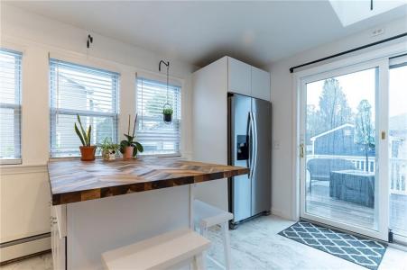 17 Oak Avenue, East Providence, Rhode Island 02915, USA