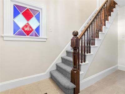 12 Earl Street, West Warwick, ロードアイランド 02893, アメリカ合衆国