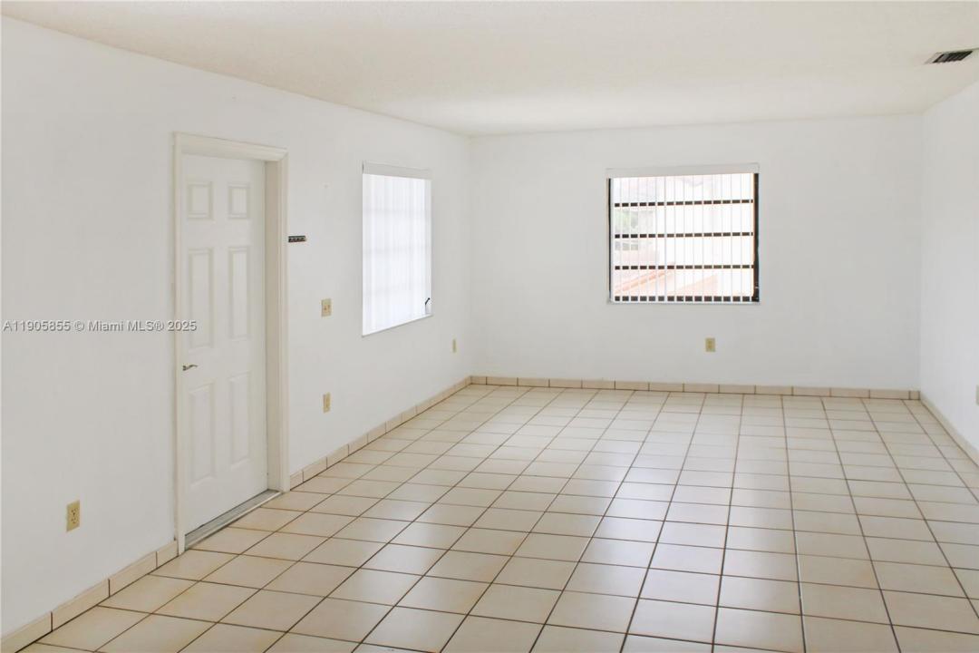 8867 SW 36th St 8867, Miami, Florida 33165, Estados Unidos