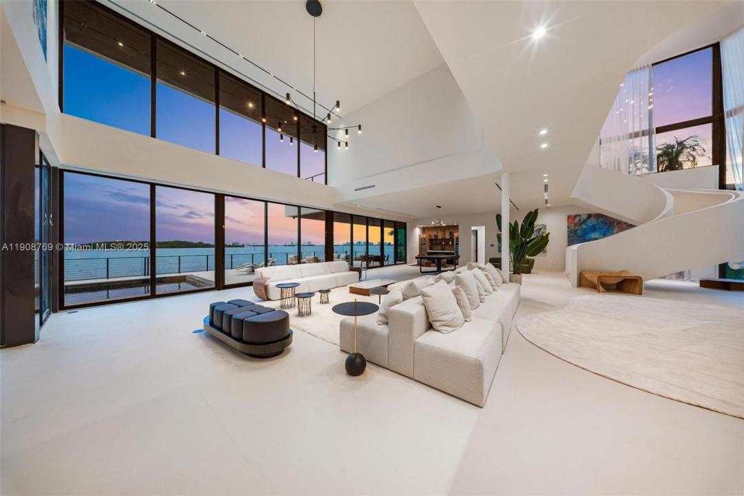 11400 N Bayshore Dr, North Miami, Florida 33181, USA