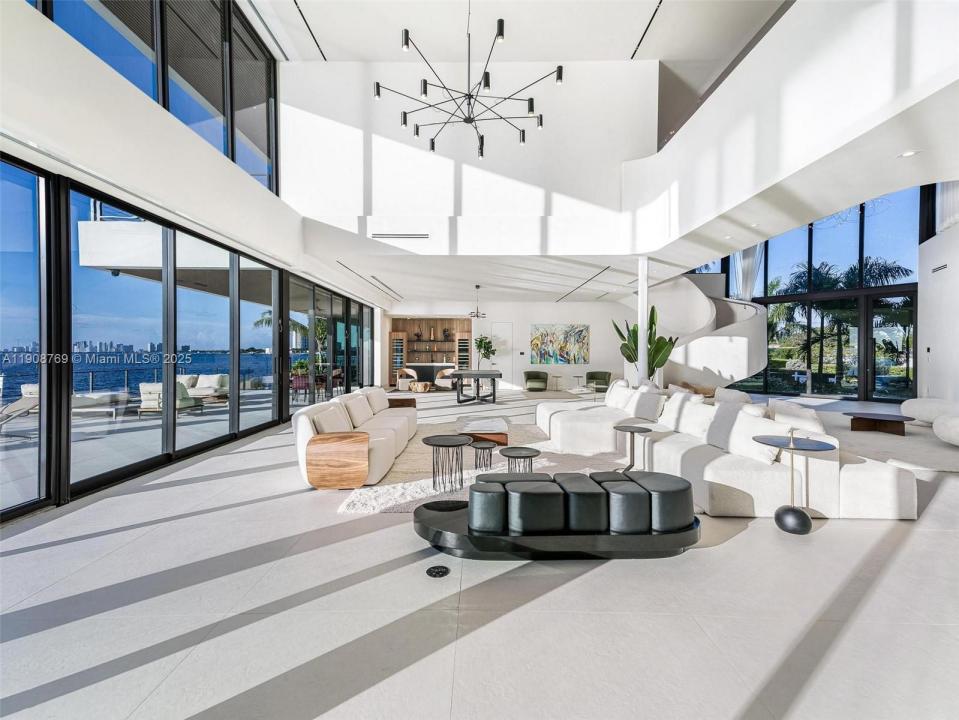 11400 N Bayshore Dr, North Miami, Florida 33181, USA