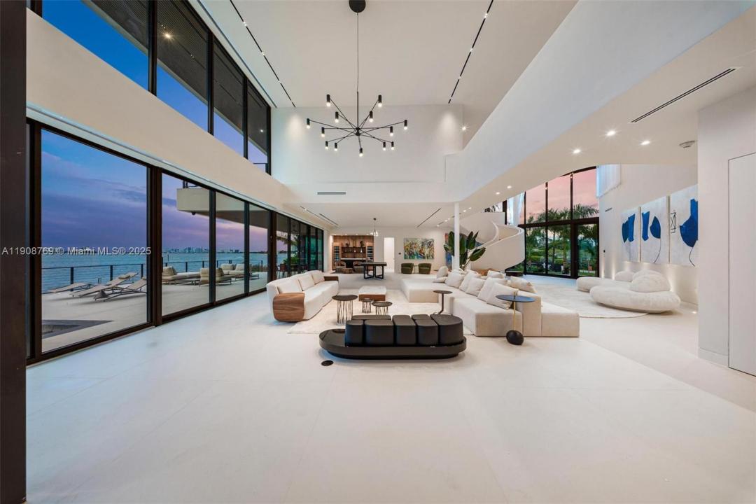 11400 N Bayshore Dr, North Miami, Florida 33181, USA