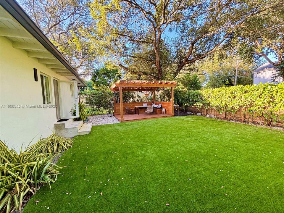 El Portal, Florida 33138