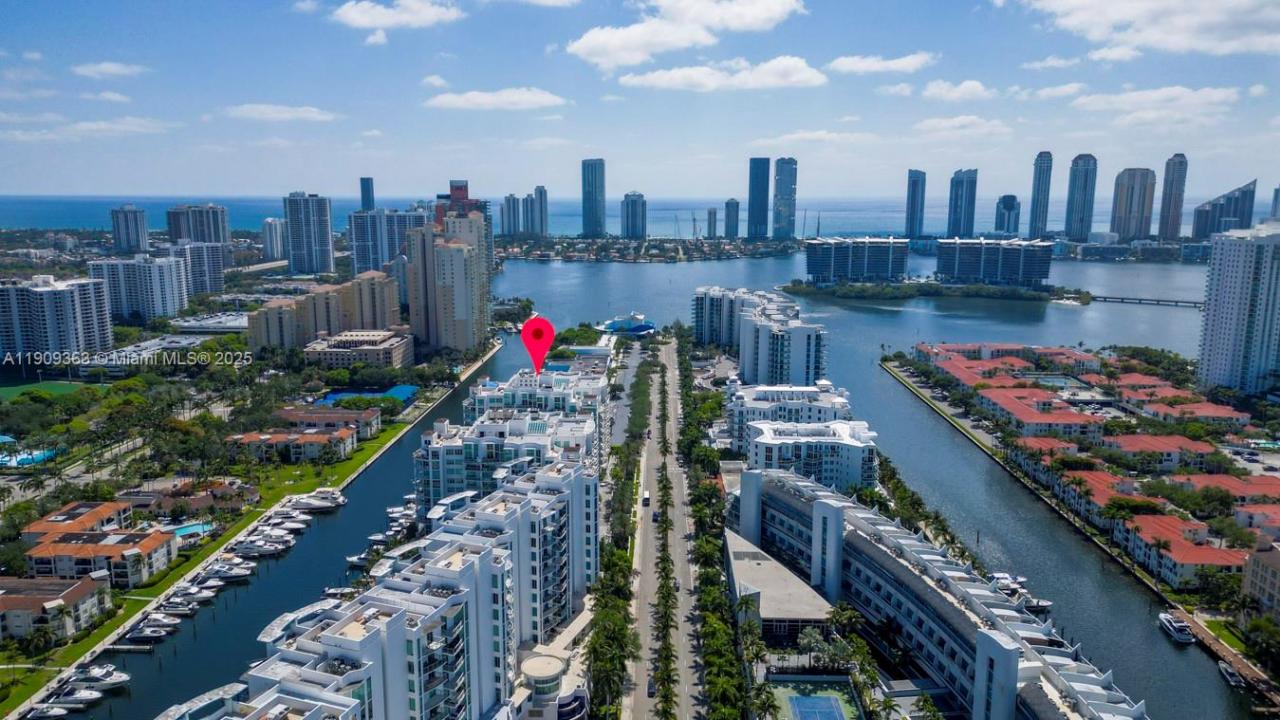 3131 NE 188th St 2-1004, Aventura, Florida 33180, USA