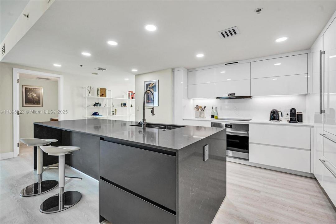 665 NE 25th St 2301, Miami, فلوريدا 33137, الولايات المتحدة