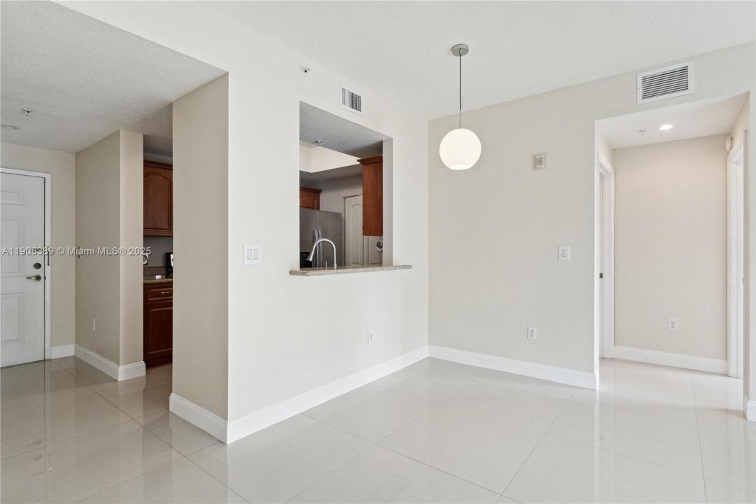 3590 Coral Way 804, Miami, Florida 33145, Stati Uniti