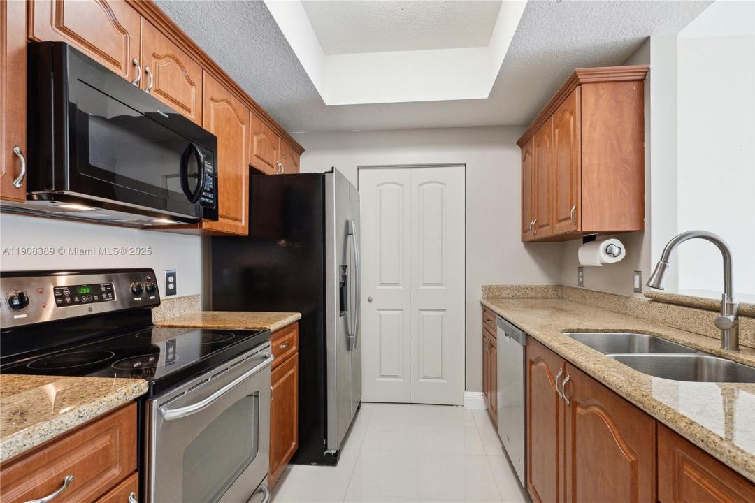 3590 Coral Way 804, Miami, Florida 33145, Stati Uniti