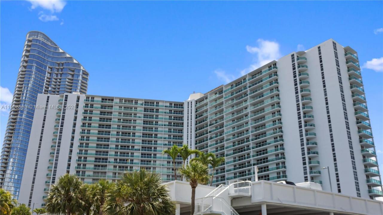 100 Bayview Dr 227, Sunny Isles Beach, Florida 33160, USA