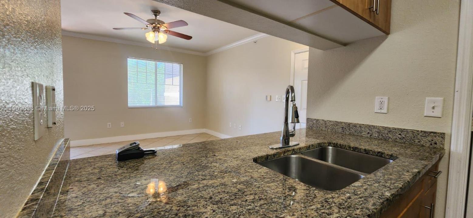 6394 Emerald Dunes Dr 302, West Palm Beach, Floryda 33411, USA