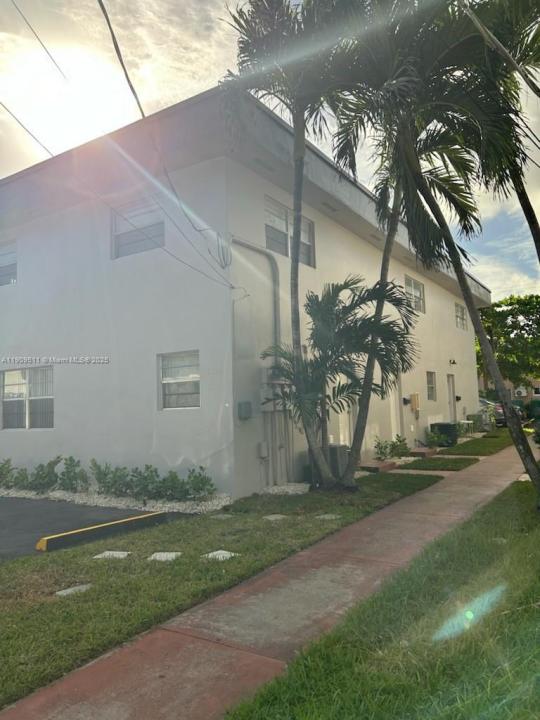 4320 NW 11th St B, Miami, Floride 33126, États-Unis