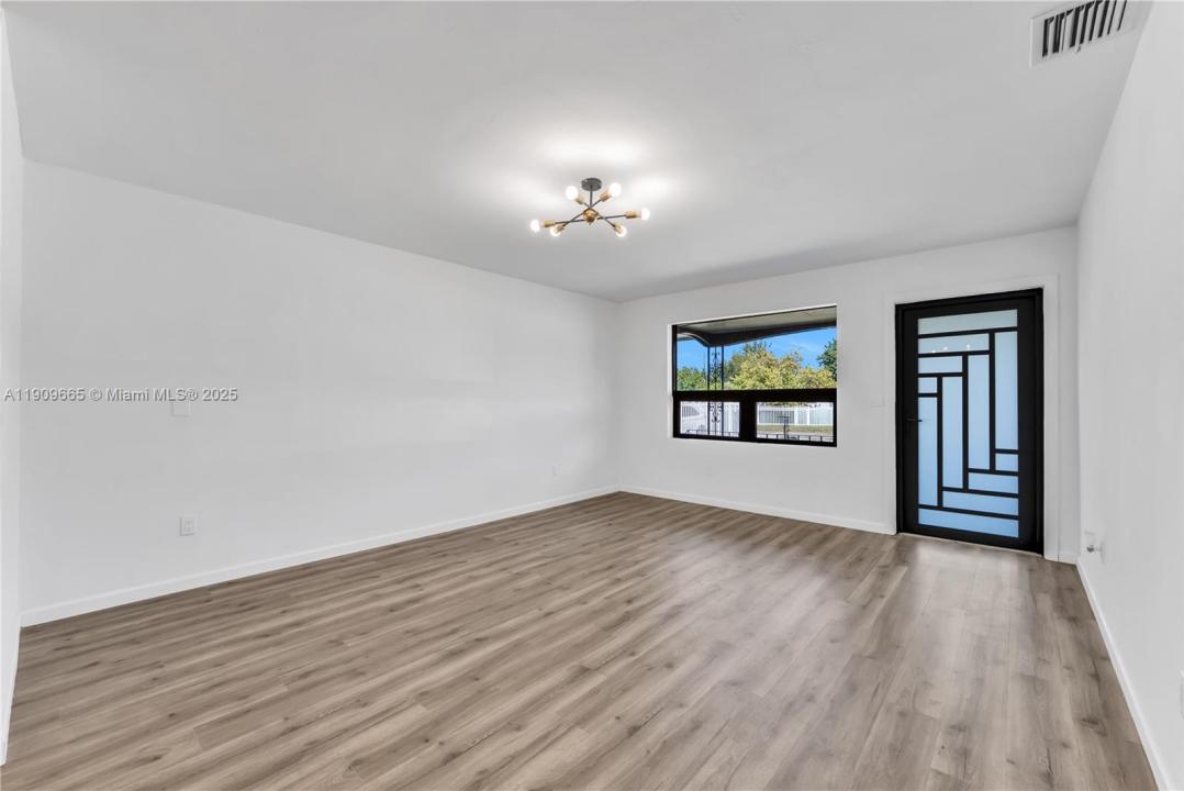 3040 NW 96th St, Miami, 佛羅里達州 33147, 美國