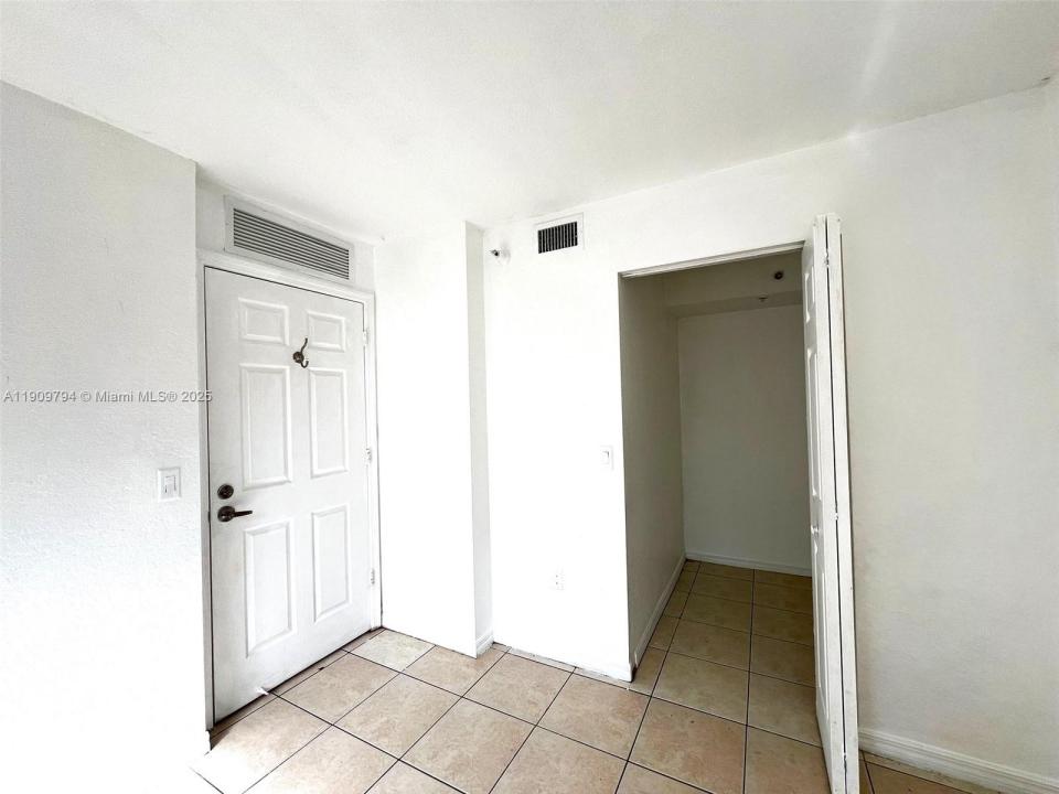 13820 NE 3rd Ct 109, North Miami, 플로리다 33161, 미국