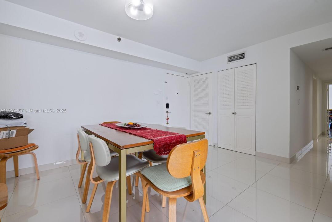 17500 N Bay Rd S301, Sunny Isles Beach, Floride 33160, États-Unis