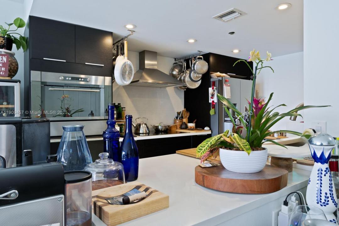 17500 N Bay Rd S301, Sunny Isles Beach, Floride 33160, États-Unis