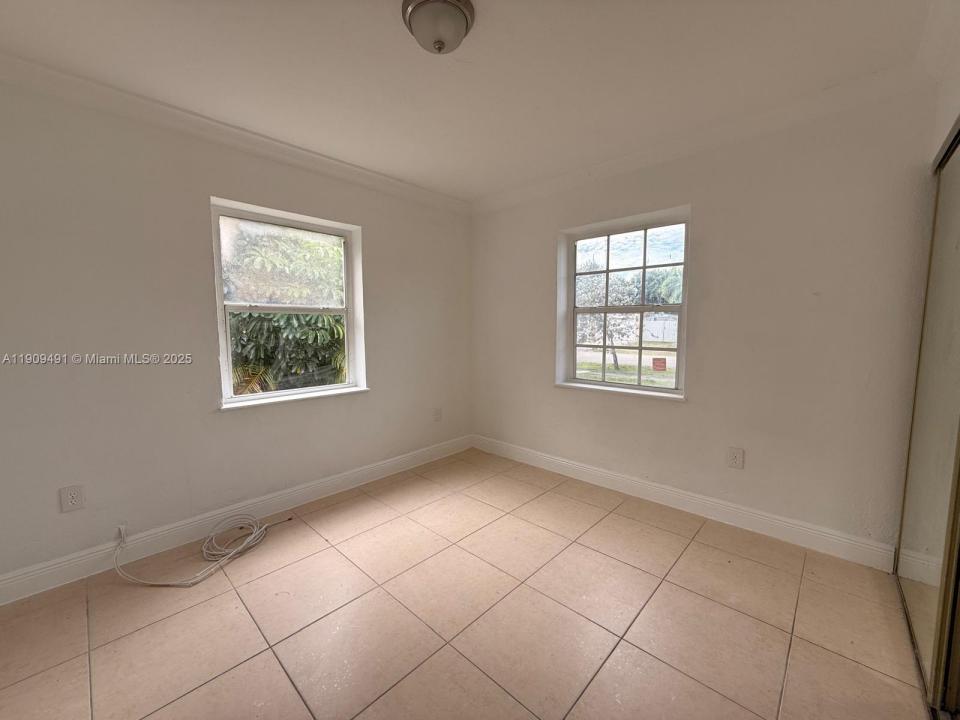 9 Miami Gardens Rd 0, West Park, フロリダ 33023, アメリカ合衆国