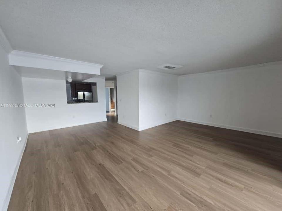 9351 Fontainebleau Blvd B416, Miami, פלורידה 33172, ארצות הברית של אמריקה 
