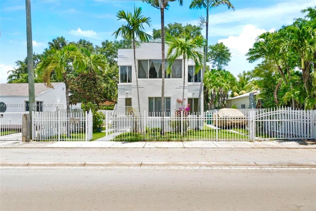 555 NE 70th St, Miami, Florida 33138